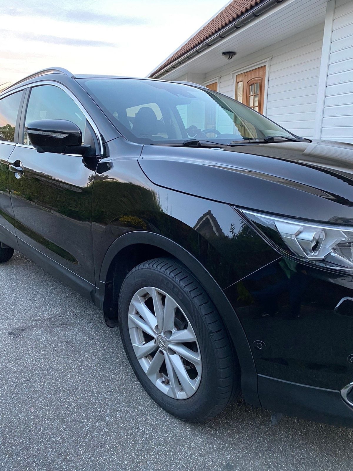 Nissan Qashqai II 1.5 dCi 110 Tekna – Caméra 360° – Toit panoramique