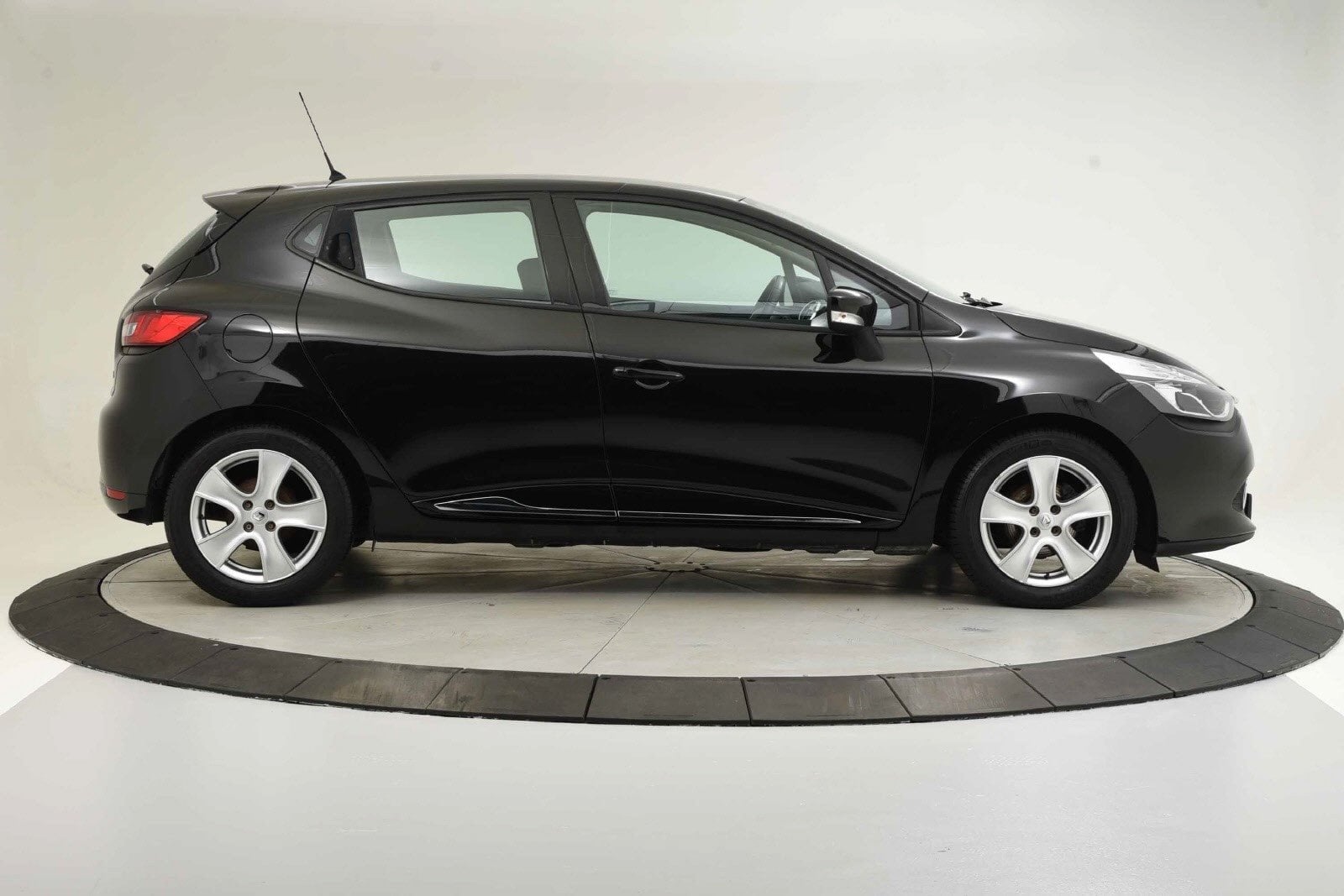 Renault Clio IV Expression 1.5 dCi 90 ch
