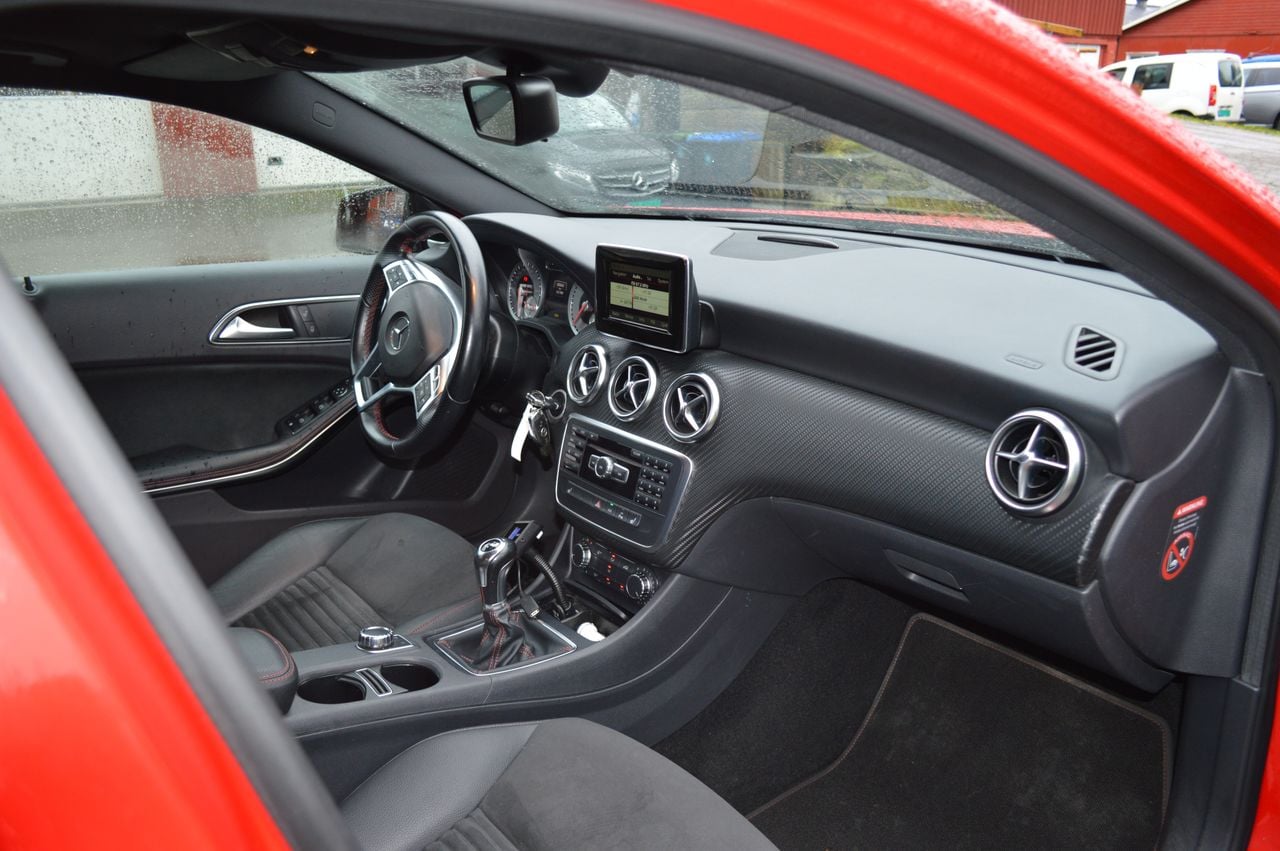 Mercedes-Benz Classe A 180 CDI BlueEFFICIENCY Pack AMG – Toit panoramique