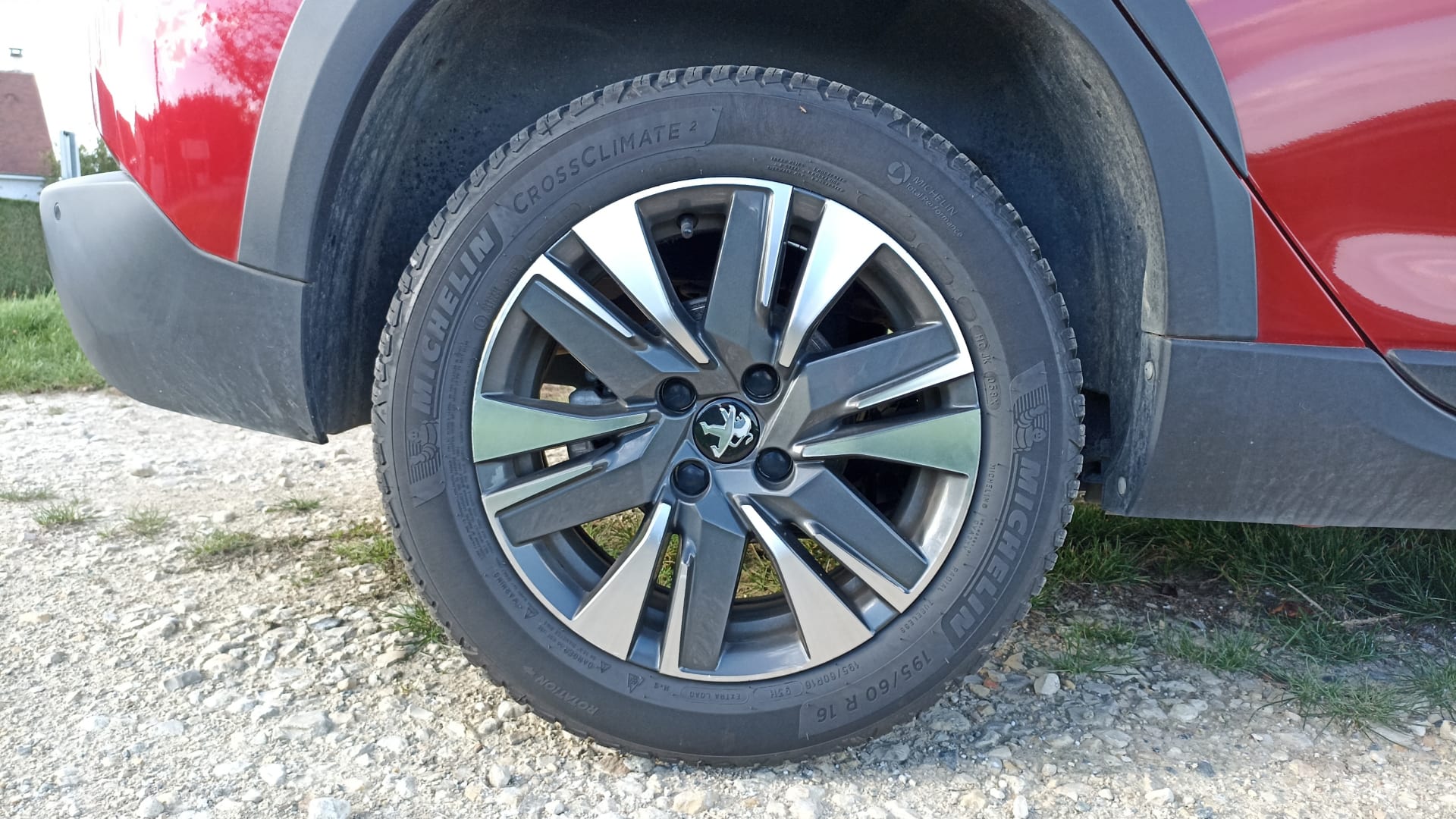 Peugeot 2008 Allure 1.5 BlueHDi 100