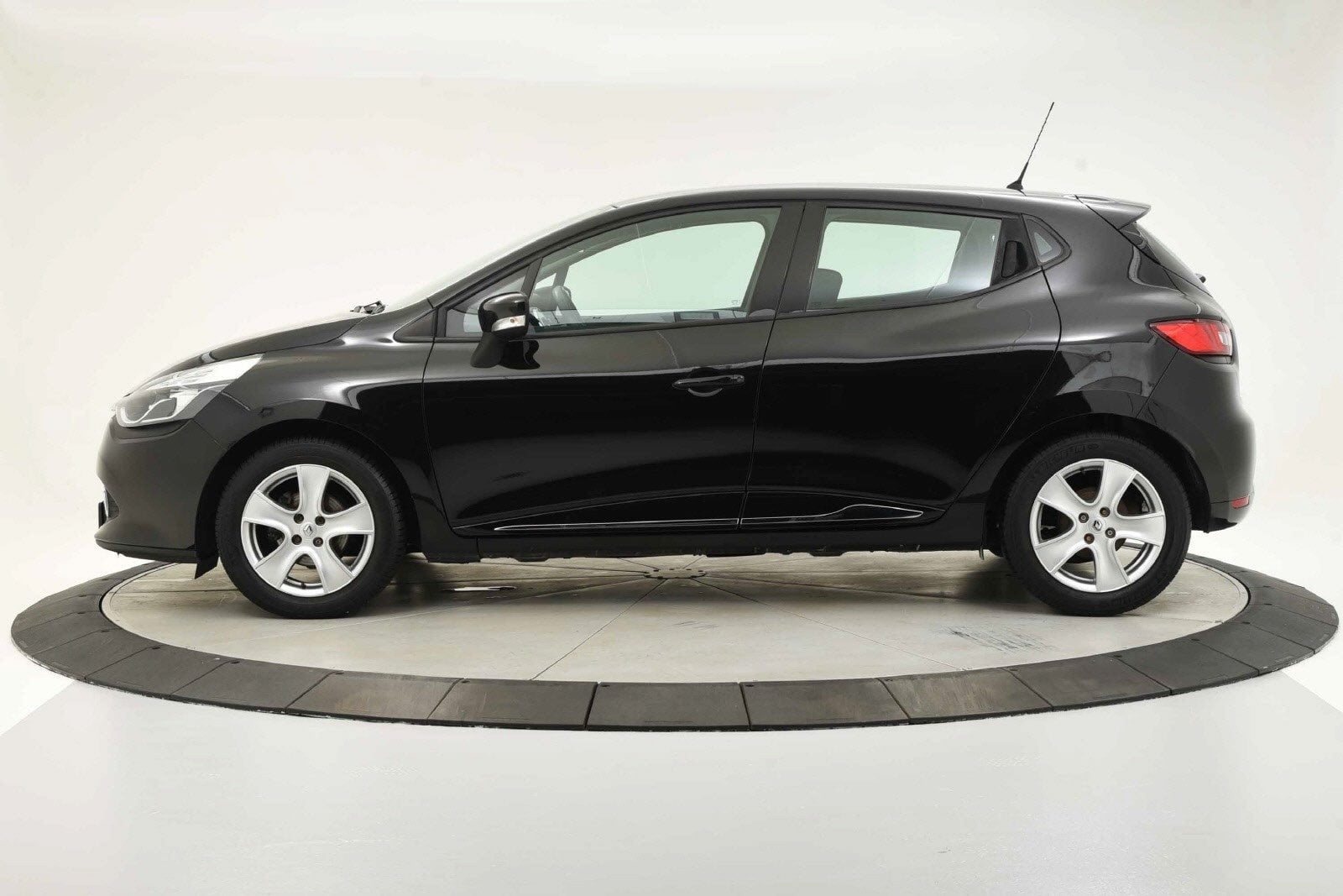 Renault Clio IV Expression 1.5 dCi 90 ch