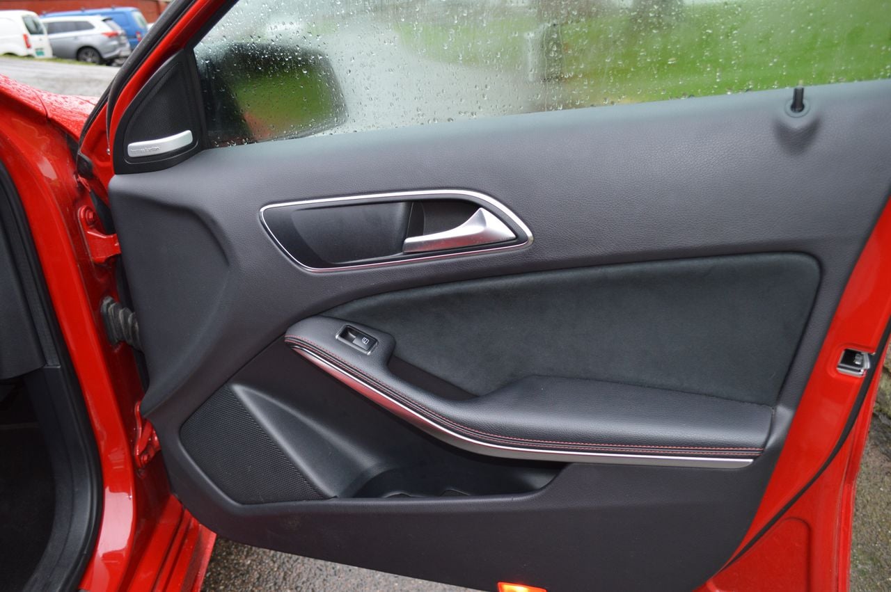 Mercedes-Benz Classe A 180 CDI BlueEFFICIENCY Pack AMG – Toit panoramique