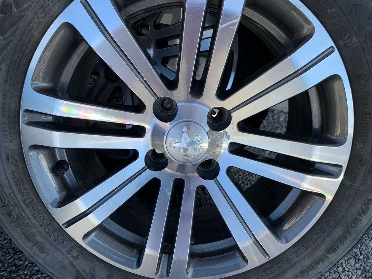 Peugeot 2008 1.2 VTi 82 ETG5