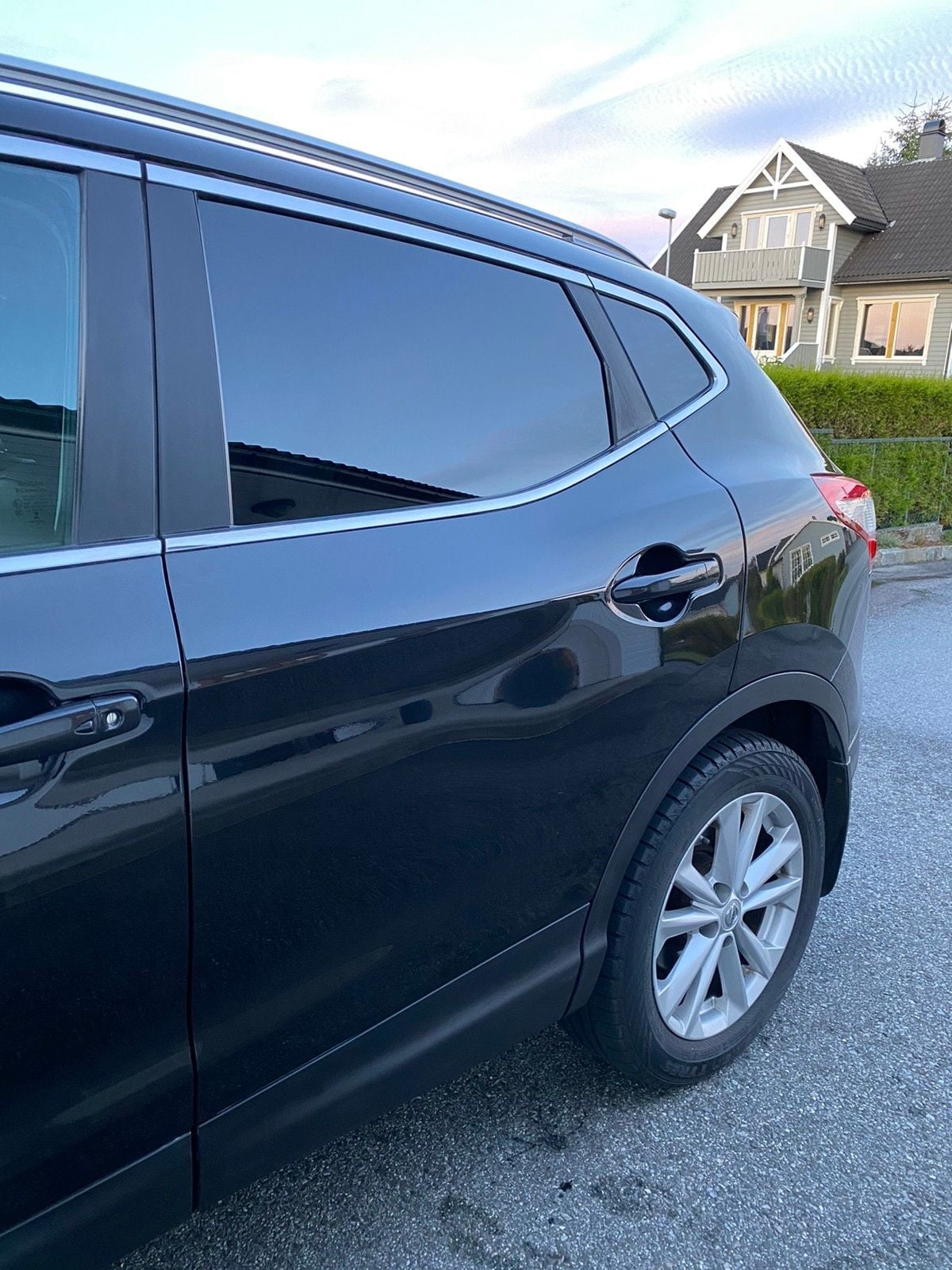 Nissan Qashqai II 1.5 dCi 110 Tekna – Caméra 360° – Toit panoramique