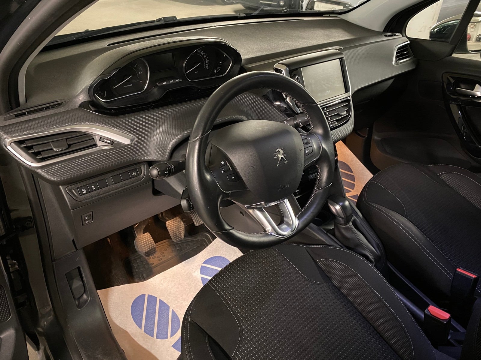 Peugeot 208 Féline 1.6 BlueHDi 120 ch S&S