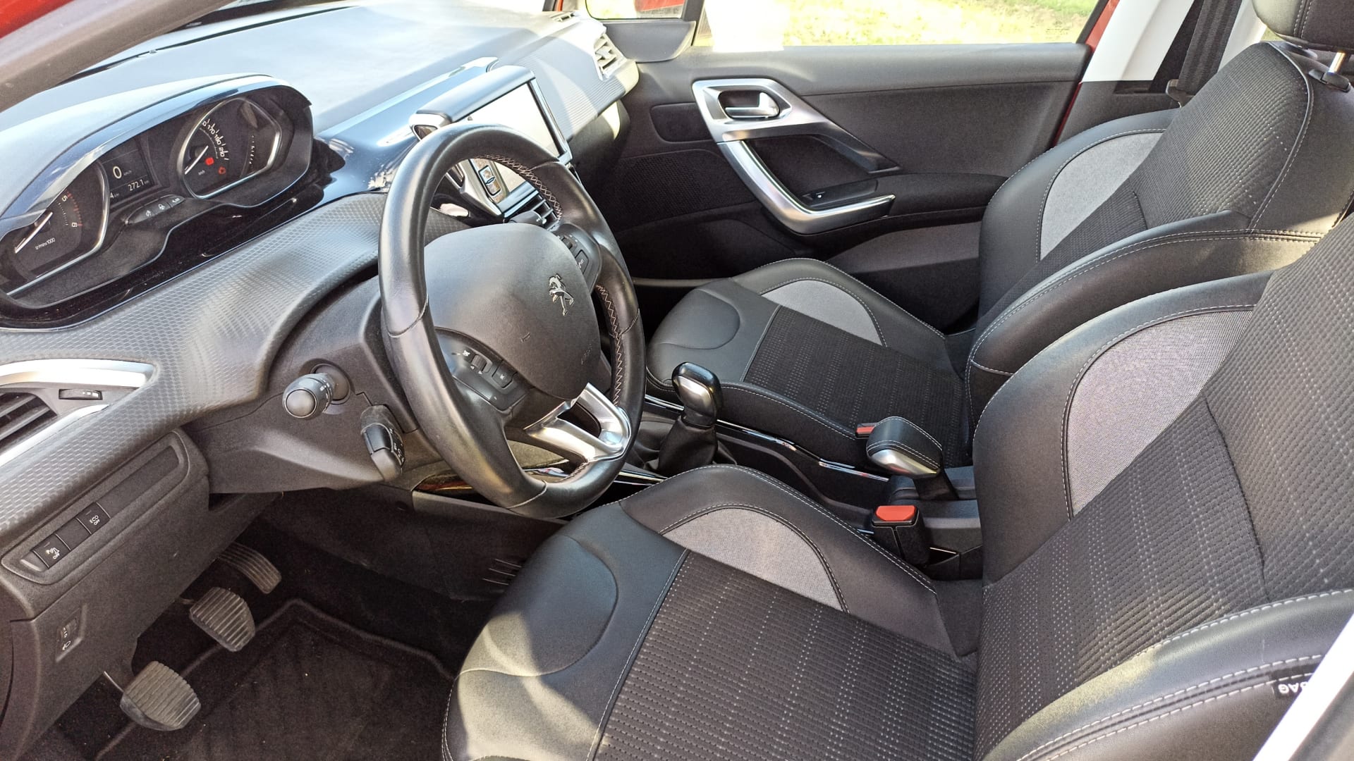Peugeot 2008 Allure 1.5 BlueHDi 100