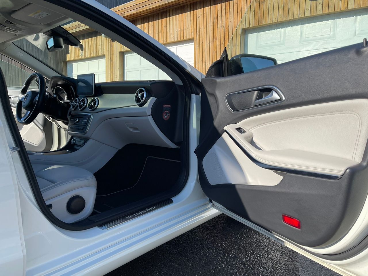 Mercedes-Benz CLA 180 1.6 122 ch 7G-DCT