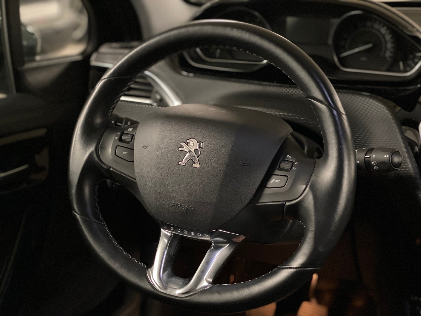 Peugeot 208 Féline 1.6 BlueHDi 120 ch S&S
