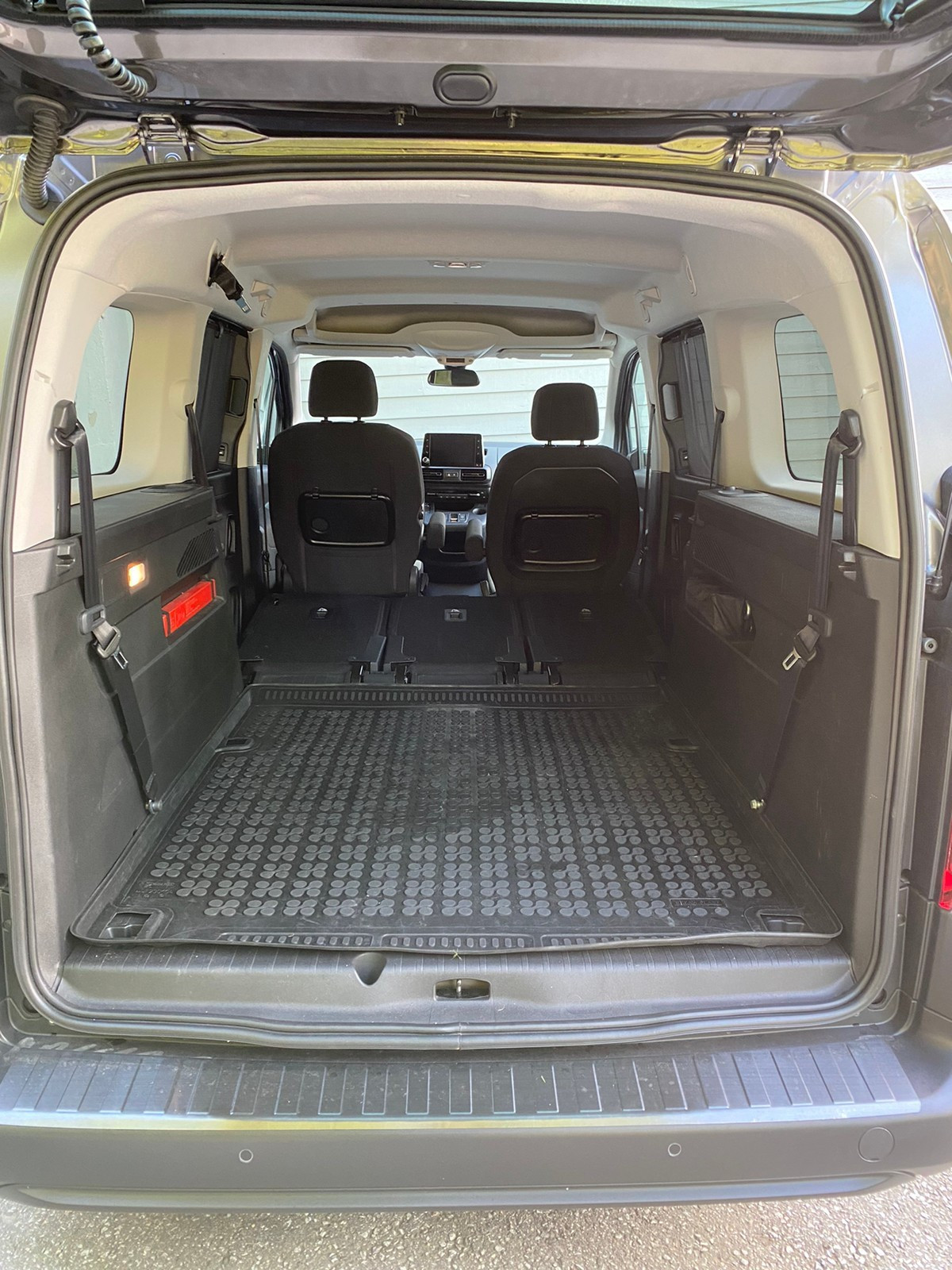 Citroën ë-Berlingo XL 7 places – Électrique 136 ch Autonomie (WLTP): 265 km