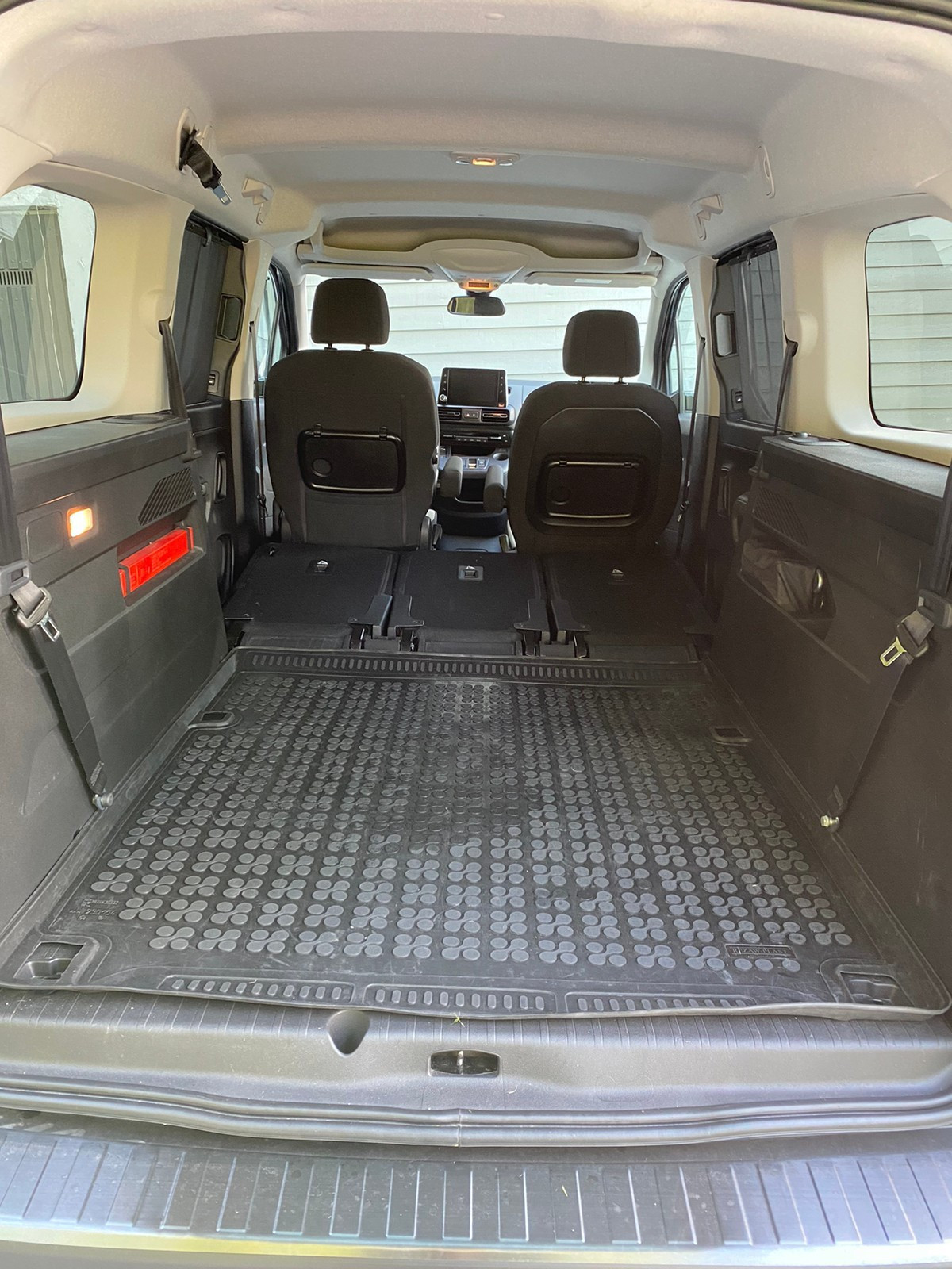 Citroën ë-Berlingo XL 7 places – Électrique 136 ch Autonomie (WLTP): 265 km